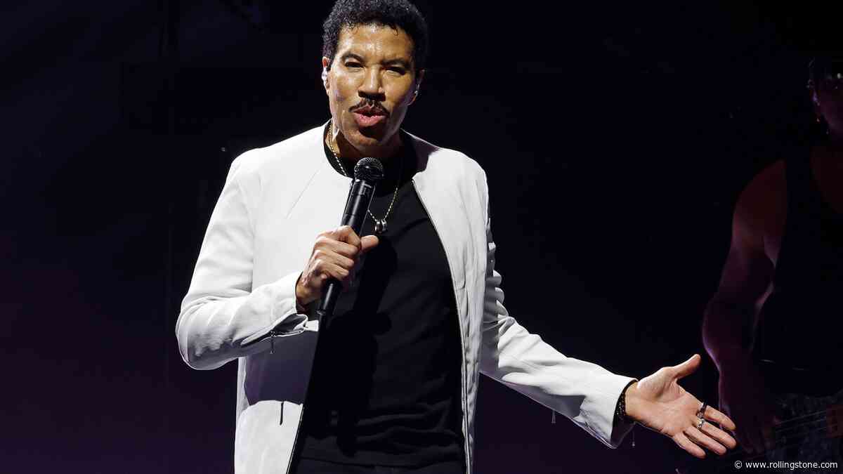 Lionel Richie Postpones Concerts Following Doctors’ Advice