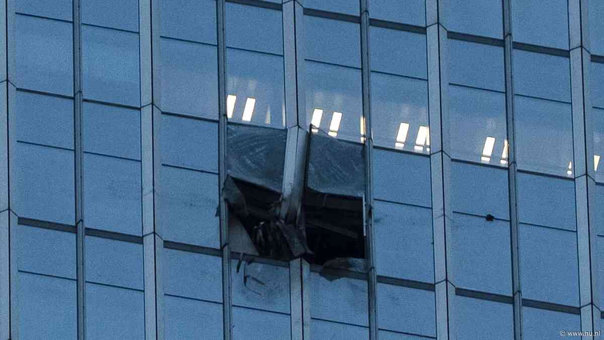 Klein vliegtuig boort zich in hoogste toren van Peking