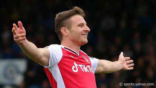 Striker Mullin leaves Wrexham by mutual consent
