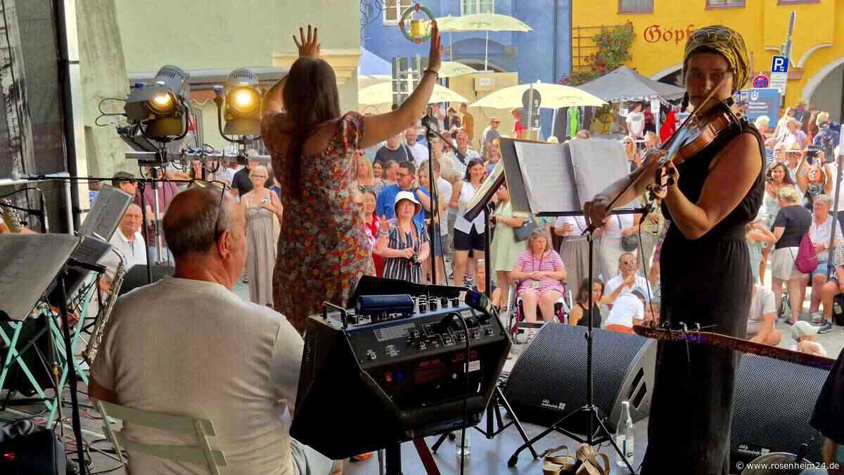 Trotz Hitze: Wasserburger Nationenfest findet statt – Veranstalter installiert Sprühnebel-Anlage