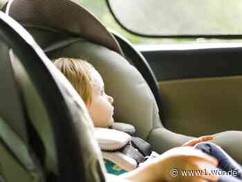 Bei Hitze: Mutter sperrt Kind in Auto ein und bangt
