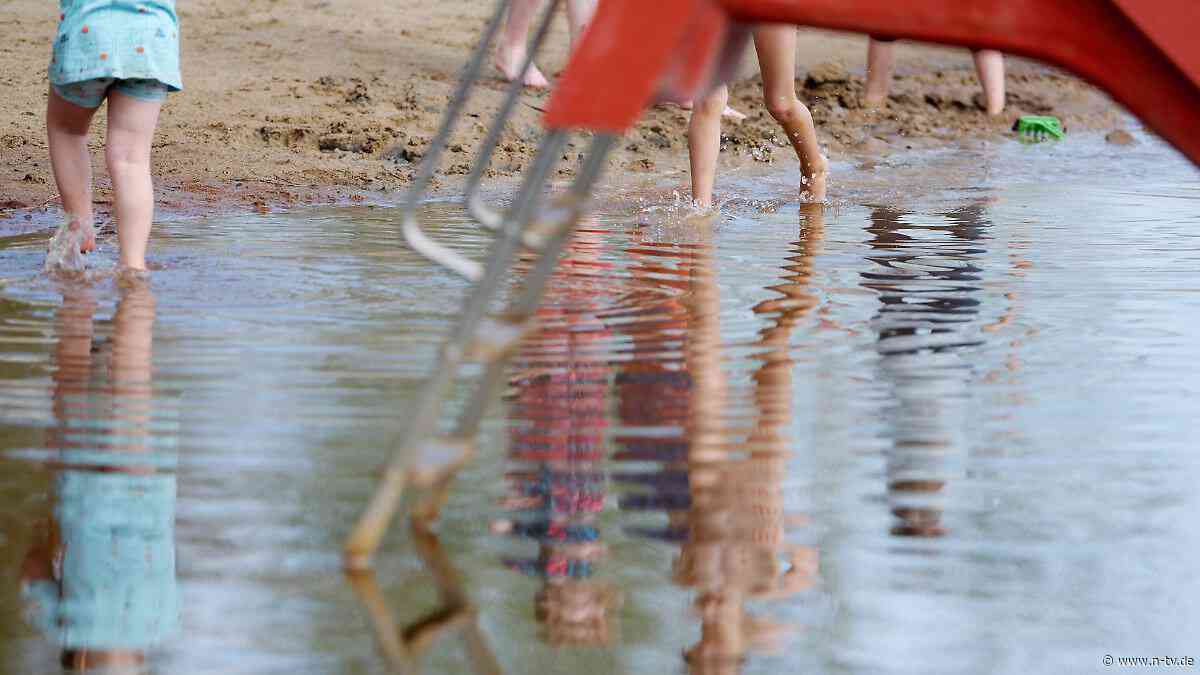 Mehrsprachige Hinweisschilder: Stadt bietet Badchef in Halle Lösung für umstrittene Deutschregel an