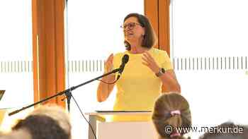 Prominenter Besuch an Berufsschule: Doppelstunde mit der Landtagspräsidentin