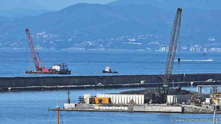 Nuova diga di Genova, caporalato nel cantiere: otto arresti. Operai obbligati a cedere parte dello stipendio e a comprare i dispositivi di sicurezza