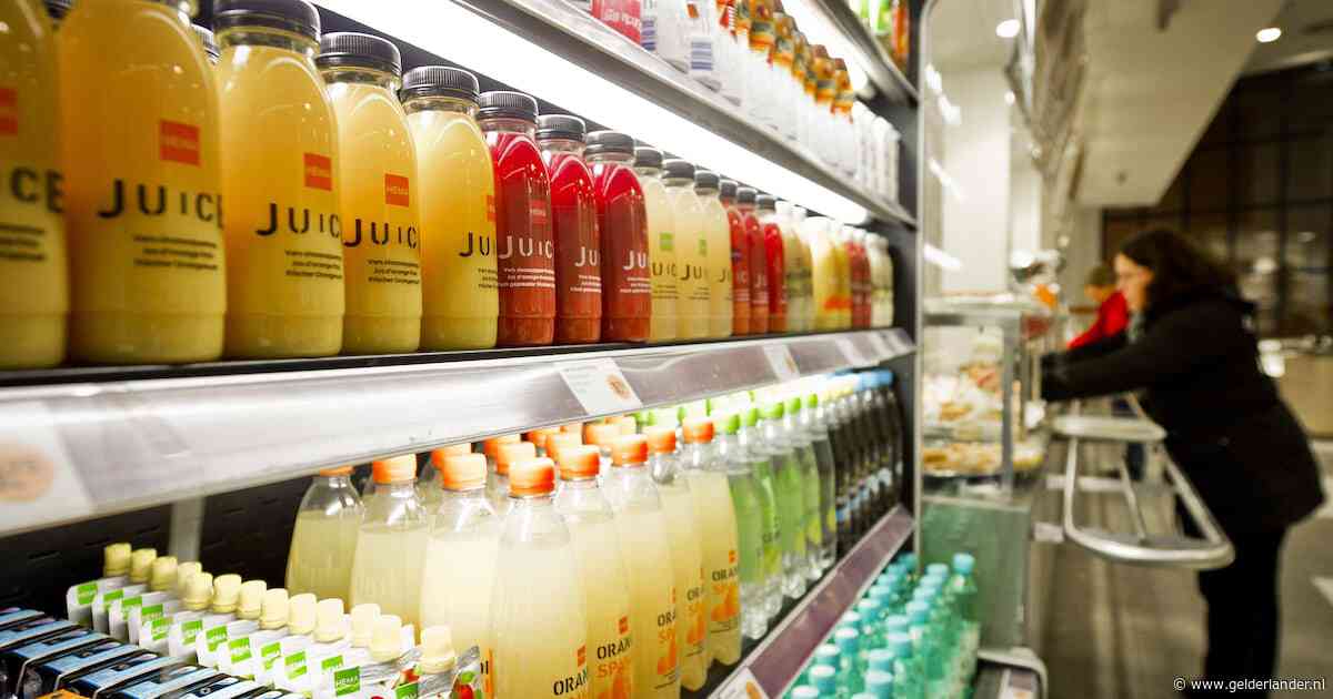 Kabinet komt met voorstel voor statiegeld op melk- en sapflessen