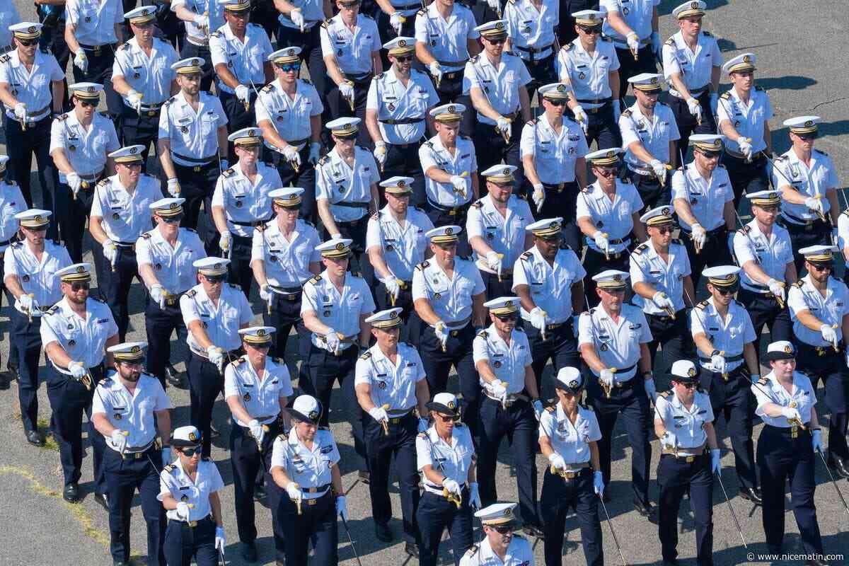 Travail de l’ordre serré, maniement de l’épée : les militaires de la Direction générale de l’armement préparent leur défilé du 14-Juillet sur les Champs-Élysées à la Base nature de Fréjus