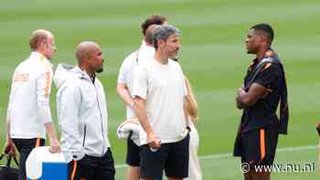 Reserves Oranje trainen onder toeziend oog van familie en Mark van Bommel