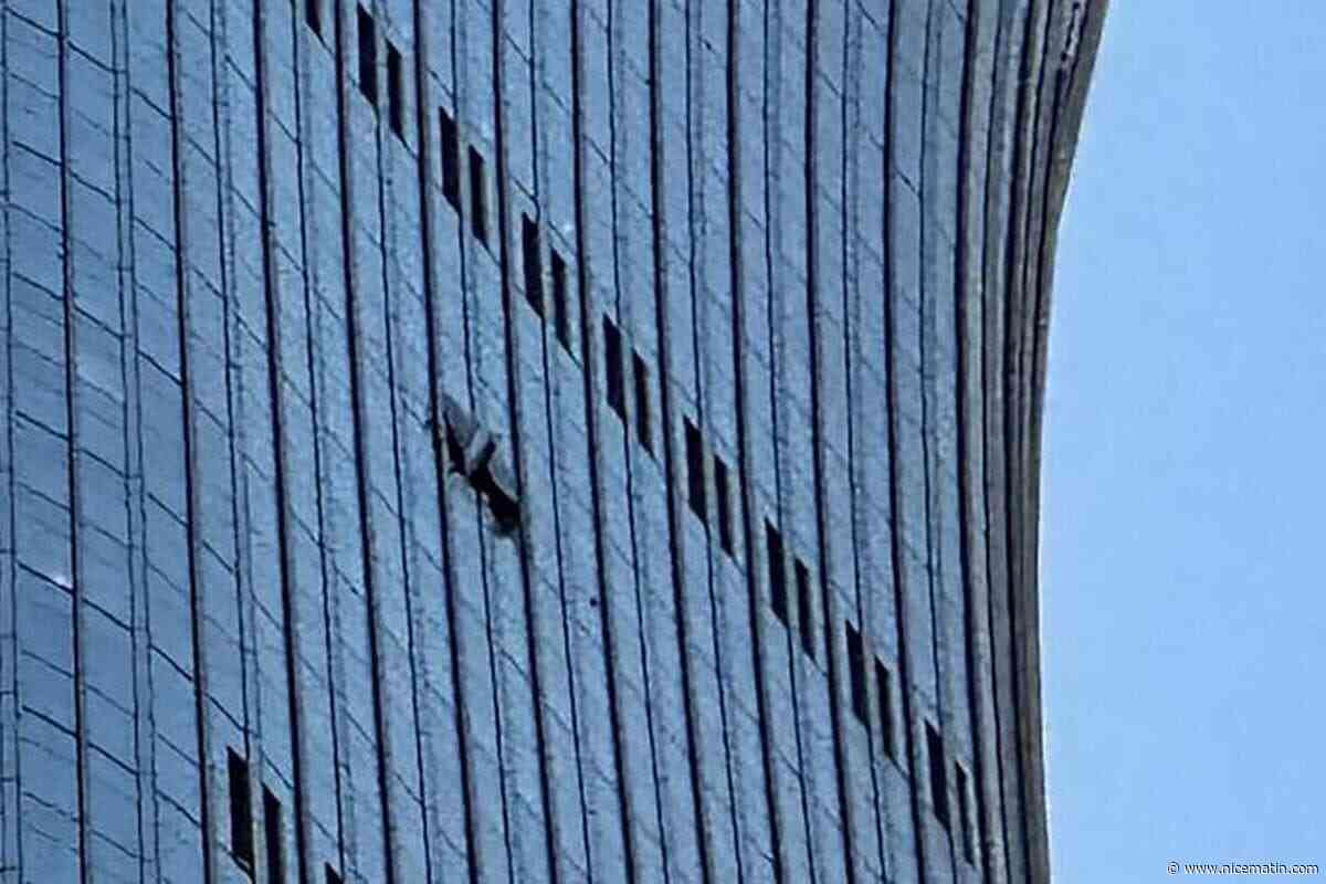 Un petit avion tourisme s’écrase contre le plus haut gratte-ciel de Pékin