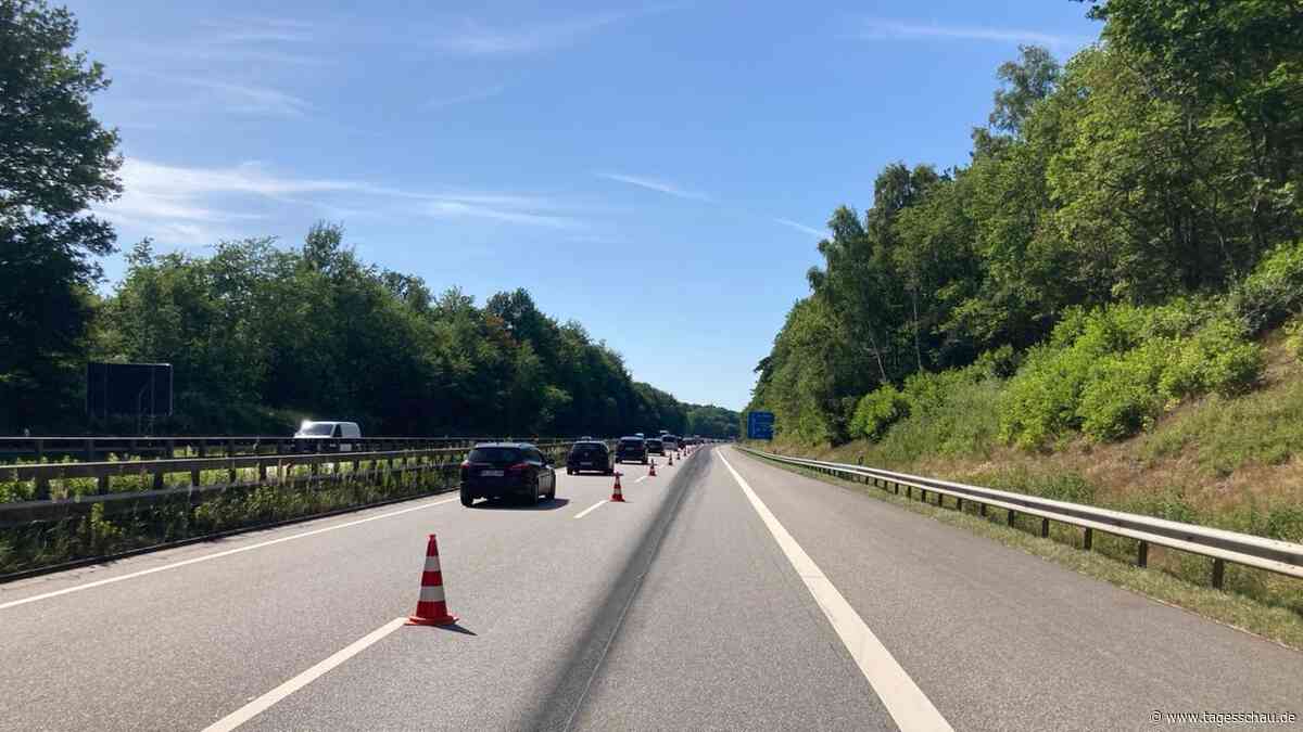 Hitze-Liveblog: ++ Hitzeschaden auf A7 - Fahrspur nach Norden gesperrt ++