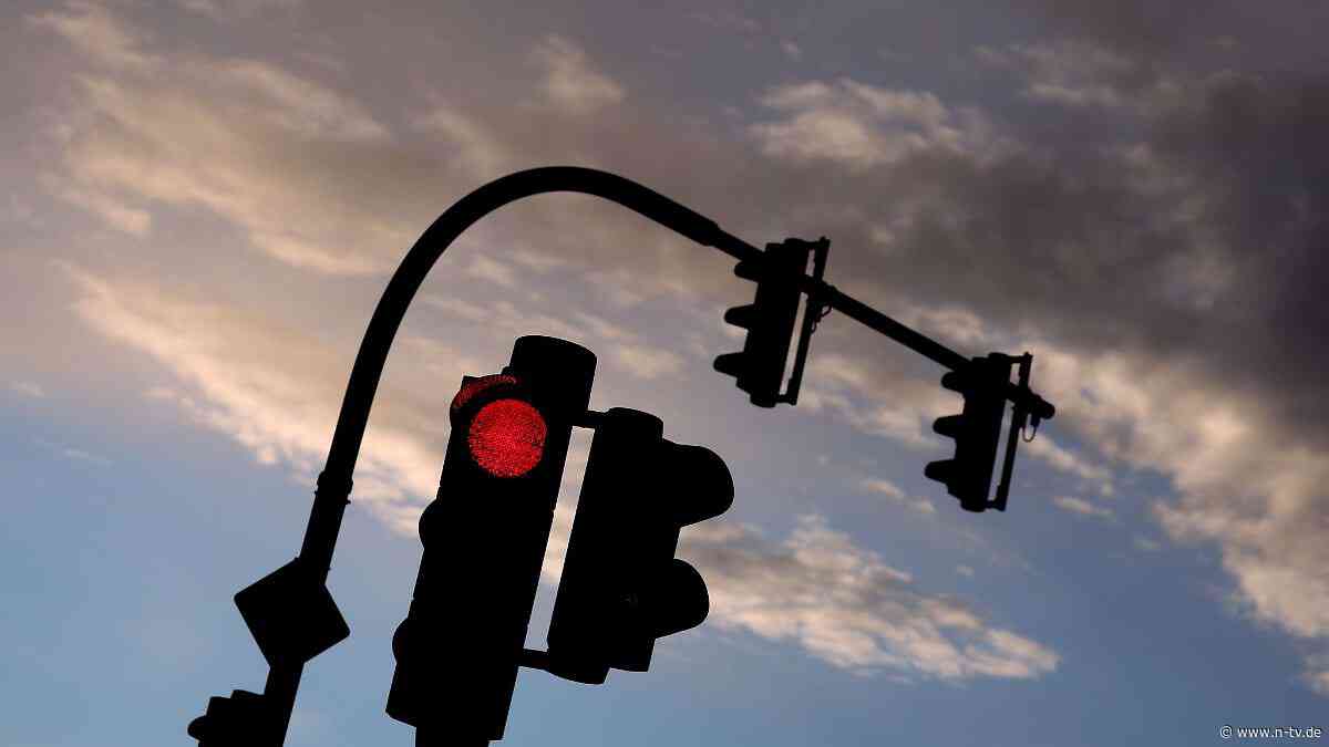 Urteil aus dem Verkehrsrecht: Gericht: Schätzen reicht bei Rotlichtverstoß nicht aus