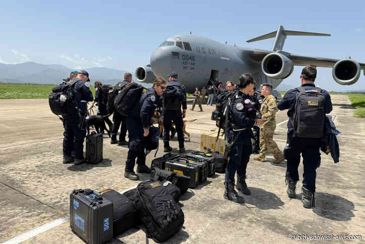 “Trabajamos contrarreloj”: EE UU refuerza la ayuda a Venezuela con aviones, buques, helicópteros y equipos de rescate tras los terremotos