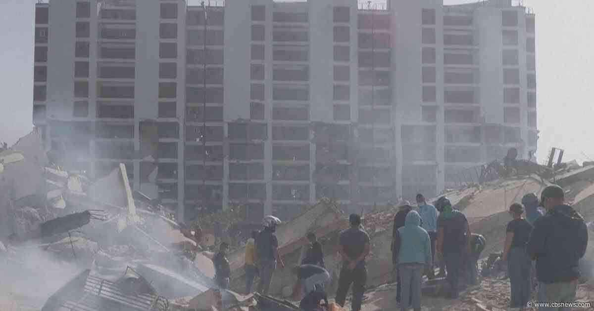 Death toll from Venezuela earthquakes soars to more than 900 as rescue efforts continue