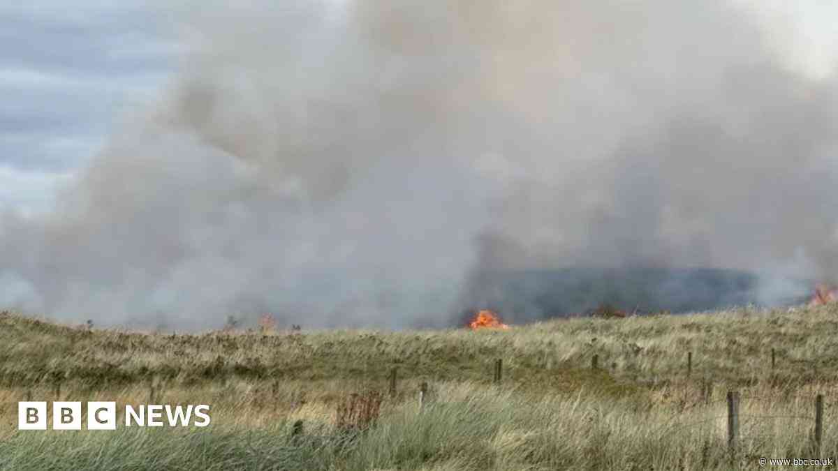 Wildfire warning issued as temperatures stay high