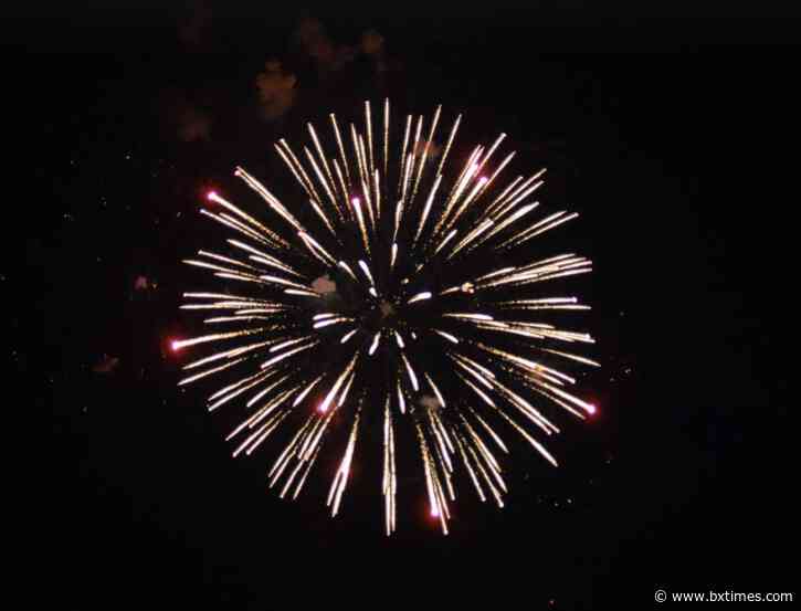 Bronx fireworks extravaganza celebrates new Orchard Beach pavilion 