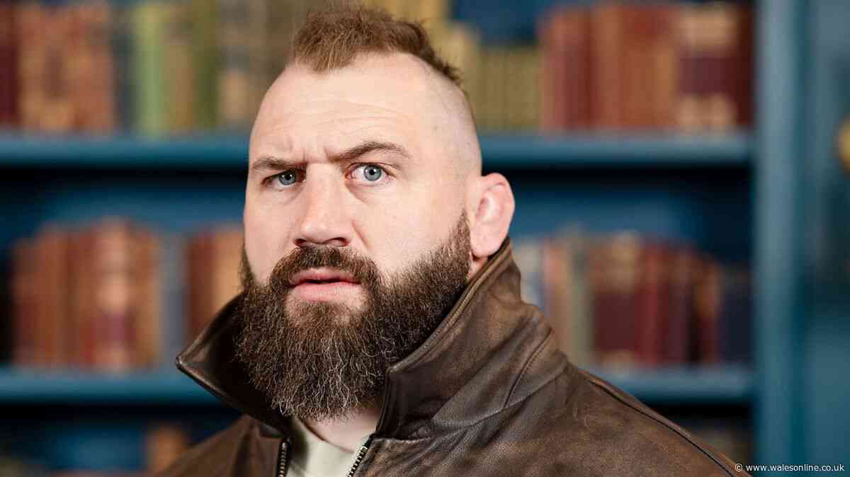 Joe Marler shows off his Welsh language skills on Celebrity Gogglebox