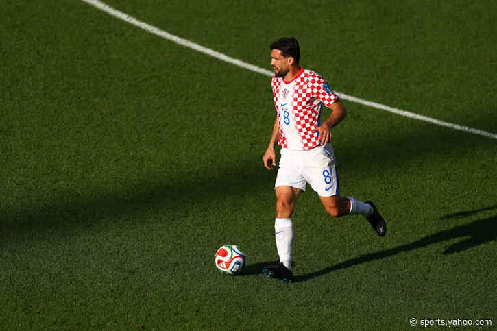 Aston Villa Interested In £15m PL Midfielder: Why Emery Should Move Away?