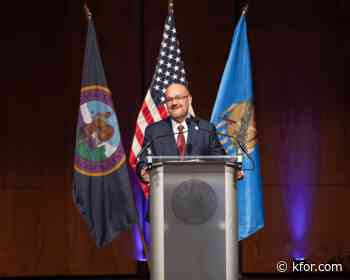Chris Anoatubby sworn in as Chickasaw Nation governor after father Bill Anoatubby retires