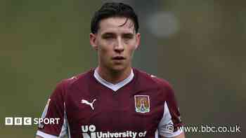 Stevenage sign ex-Charlton midfielder Taylor