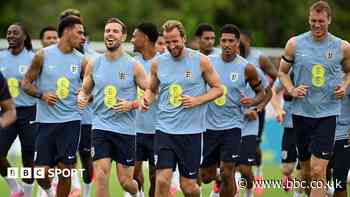 What is SkyJo? The card game being played in the England camp