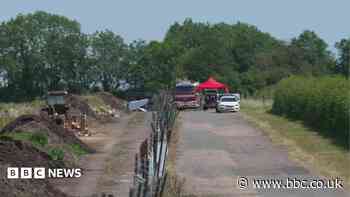 Pilot dies after plane crash near airfield