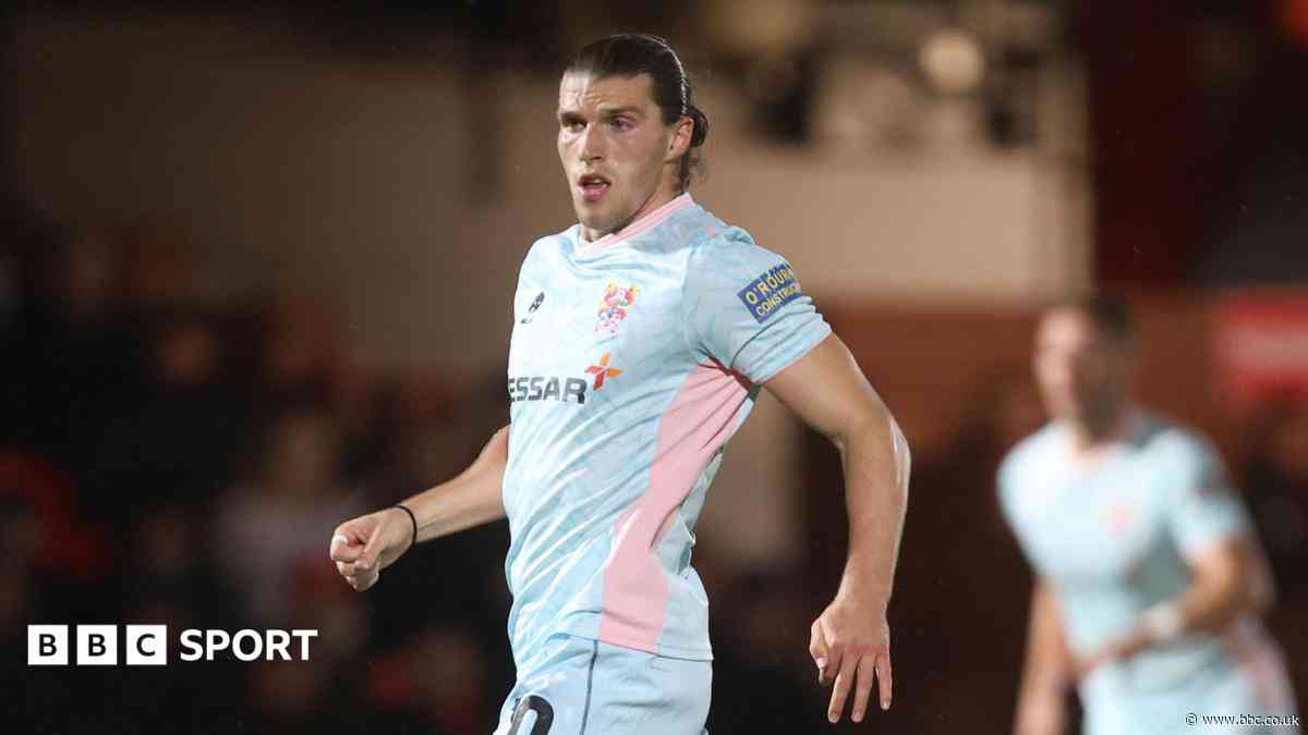 Shrewsbury sign striker Davison on two-year deal