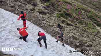 Mountain search resumes for missing teenager