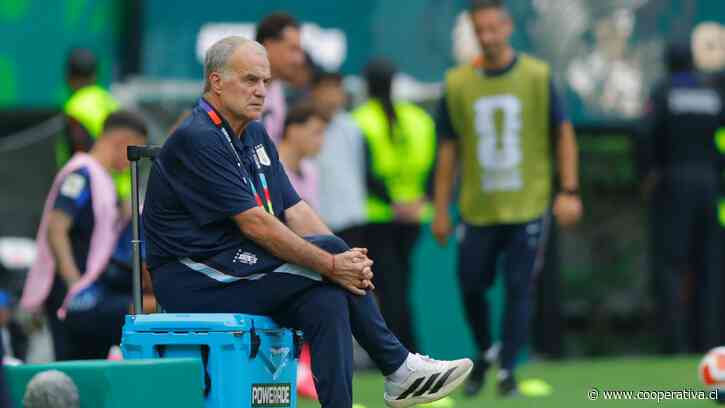 Su cara lo dijo todo: La reacción de Bielsa tras el error de Muslera y el gol de España a Uruguay