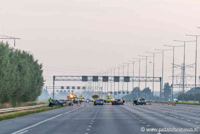A2 tussen Amsterdam en Utrecht dicht door ongeluk bij Nieuwer Ter Aa