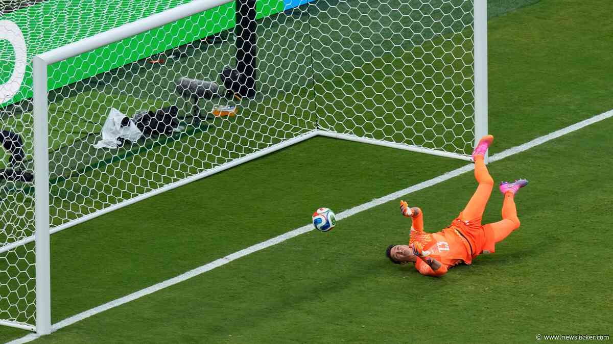 Schreeuwende bondscoach Marcelo Bielsa (Uruguay) geeft opmerkelijke verklaring voor keeperswissel in rust: ’Hij besloot te stoppen’