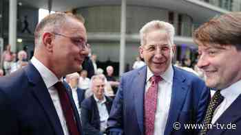 "Gruß an die Spitzel": Maaßen greift bei AfD-Kongress Verfassungsschutz an