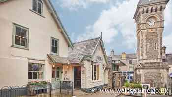 Holidaymakers love this 200-year-old cottage in the heart of a Welsh book town