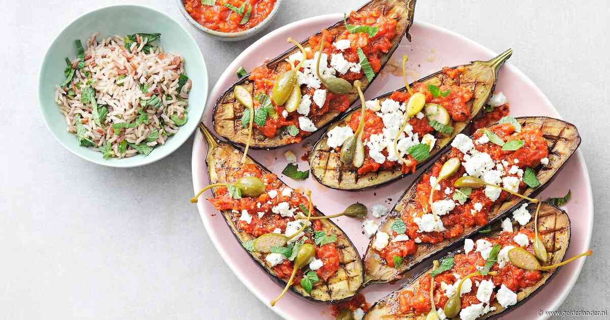 Wat Eten We Vandaag: Aubergine uit de oven met feta, muntrijst en tomatensaus
