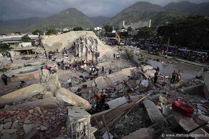 Terremoto in Venezuela, almeno 900 morti: anche quattro italo-venezuelani. Oltre 50mila i dispersi. Gli Usa allentano le sanzioni