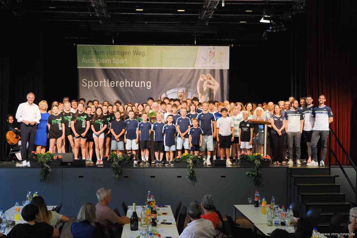 SÜW – Hunderte Gäste bei Sportlerehrung des Landkreises SÜW – Ehre, wem Ehre gebührt!