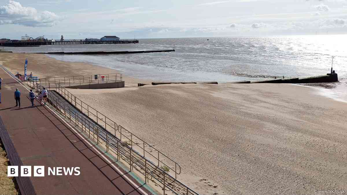 Man dies after struggling in the water at beach