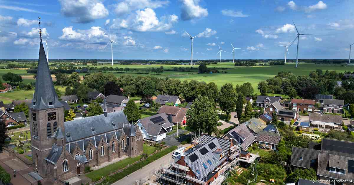 Man rijdt verkeersregelaar aan in Netterden: politie zoekt dader