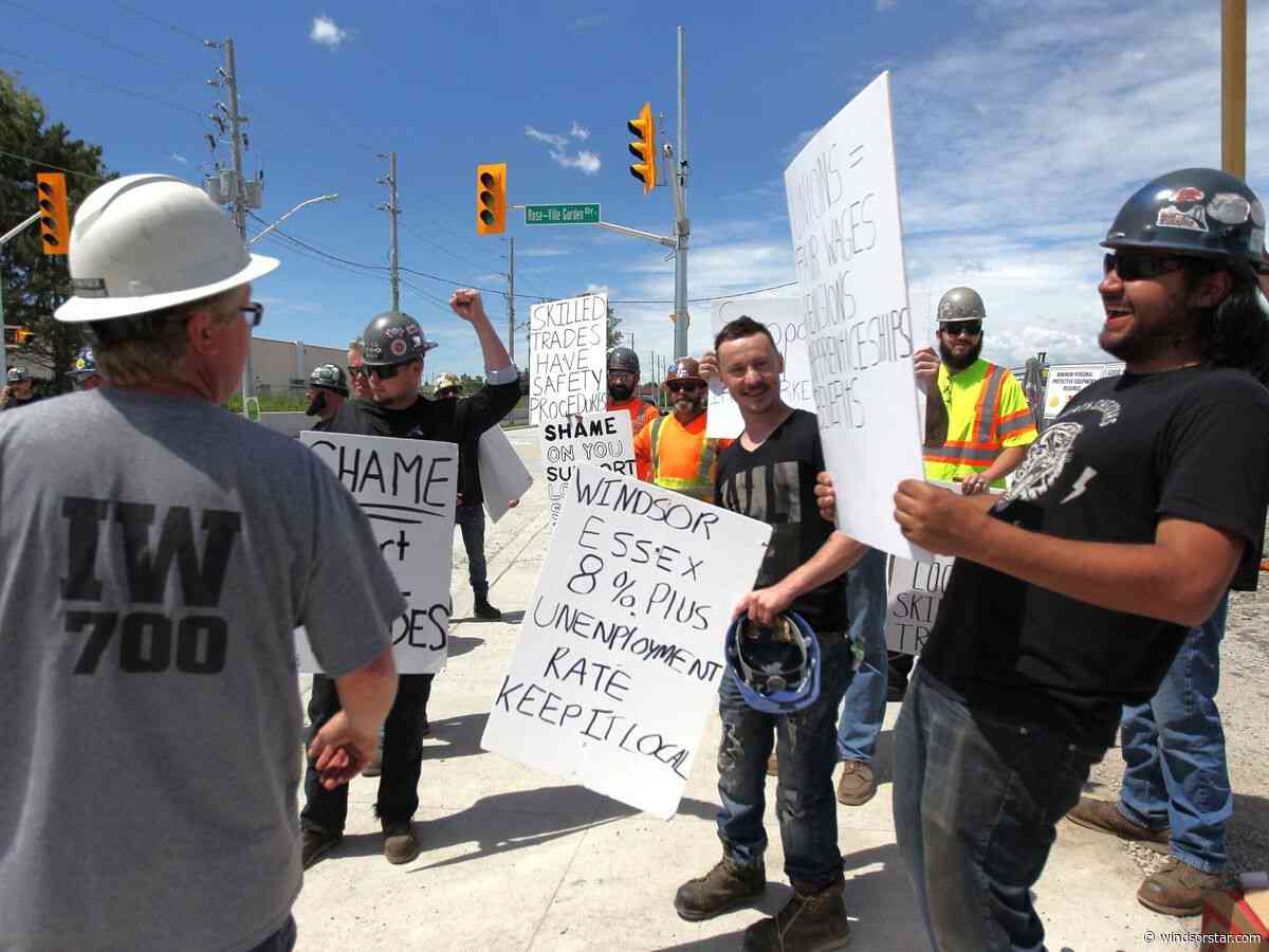 Windsor unions protest Costco construction, say local workers passed over