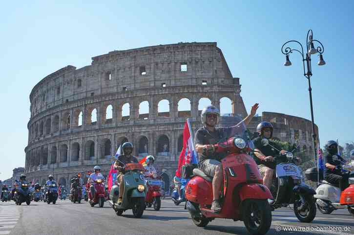 80 Jahre Vespa: Rom feiert Kultroller mit Parade