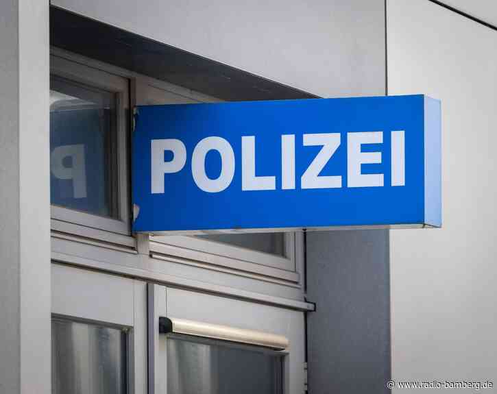Klamotten zu dreckig – Frau läuft nackt durch die Stadt