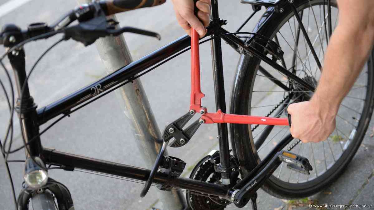 Fahrraddieb schlägt in Neuburg vor dem Supermarkt zu