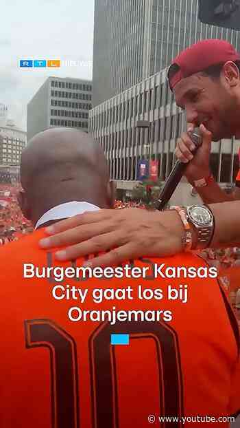 Burgemeester Kansas City gaat los bij Oranjemars | RTL Nieuws