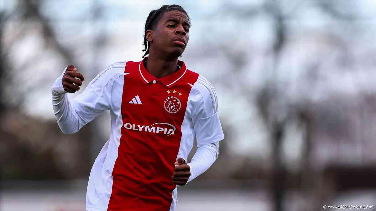Ajax slaat opnieuw slag in jeugdopleiding en legt talentvolle aanvaller vast