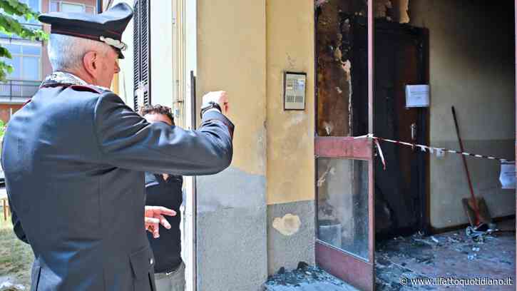 Denunciato per furto, incendia la casa del vicino: pensionato di 73 anni muore soffocato dal fumo