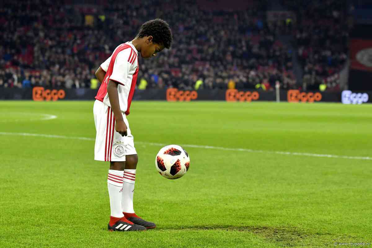 Ajax contracteert neefje van Feyenoorder Givairo Read: ‘Hij is bizar goed’