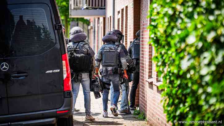 Arrestatieteam valt appartement in Eindhoven binnen na tip over vuurwapen