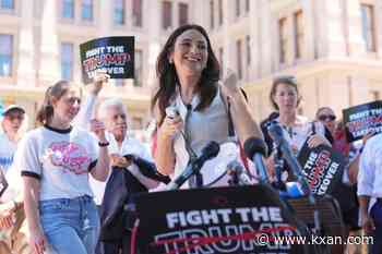 Hinojosa targets Abbott, lays out economic agenda