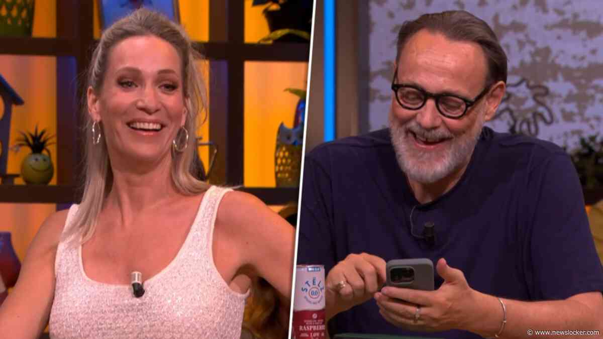 Hugo Borst krijgt telefoon Hélène Hendriks in handen: ’Ik ga hem even hondenlul sturen’