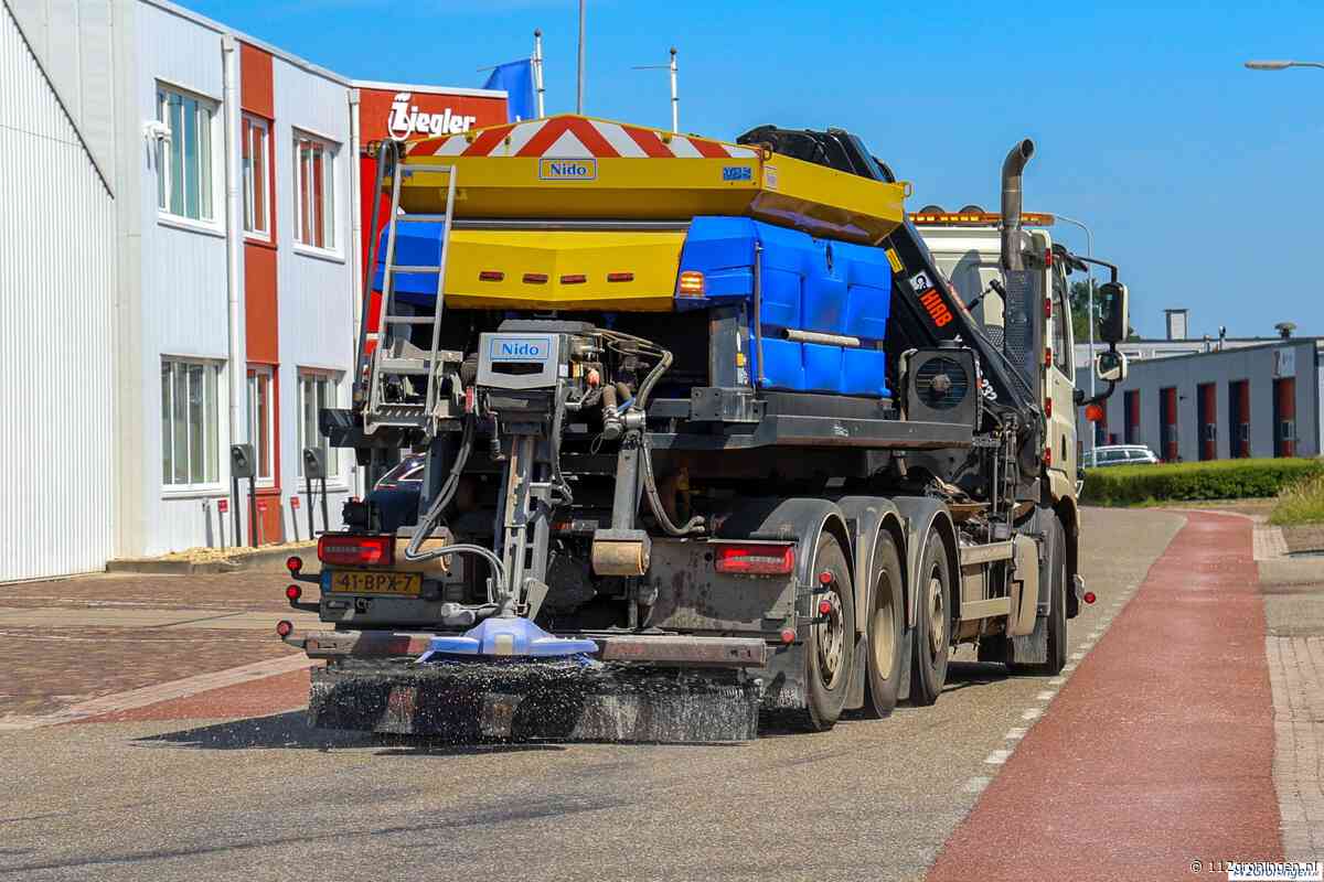 Gemeente Oldambt stuurt strooiwagens op pad voor heet asfalt