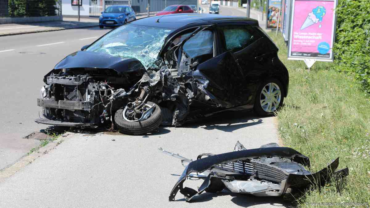 Auto auf Fußweg geschleudert: Eichleitnerstraße nach Unfall vorübergehend gesperrt