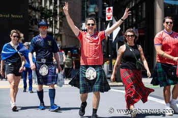 The Viking Row, a human statue and a Tartan takeover: World Cup trends capture U.S. hearts